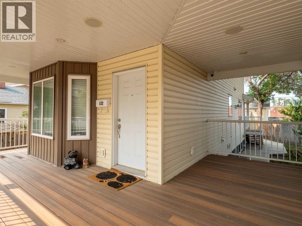 132 14 Street N Property Photo 3