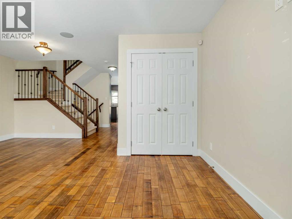 132 14 Street N Property Photo 4