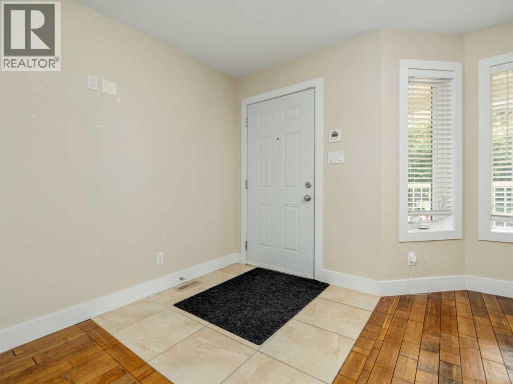132 14 Street N Property Photo 5