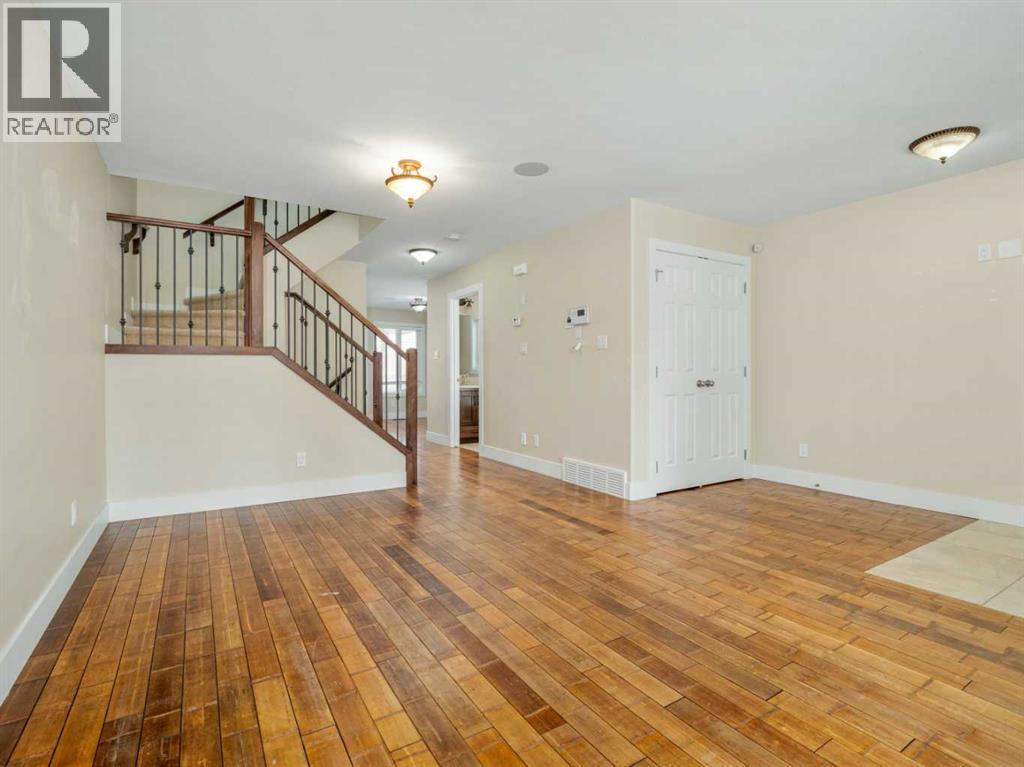 132 14 Street N Property Photo 7