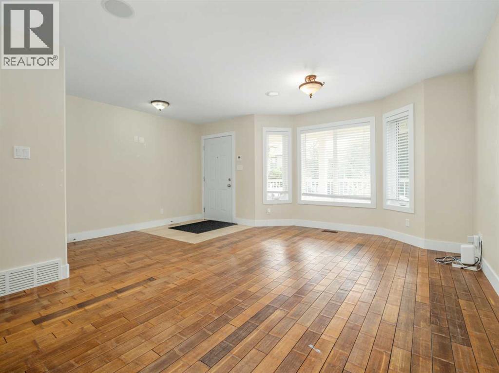 132 14 Street N Property Photo 8