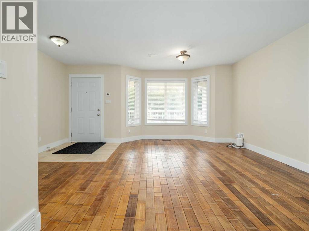 132 14 Street N Property Photo 9