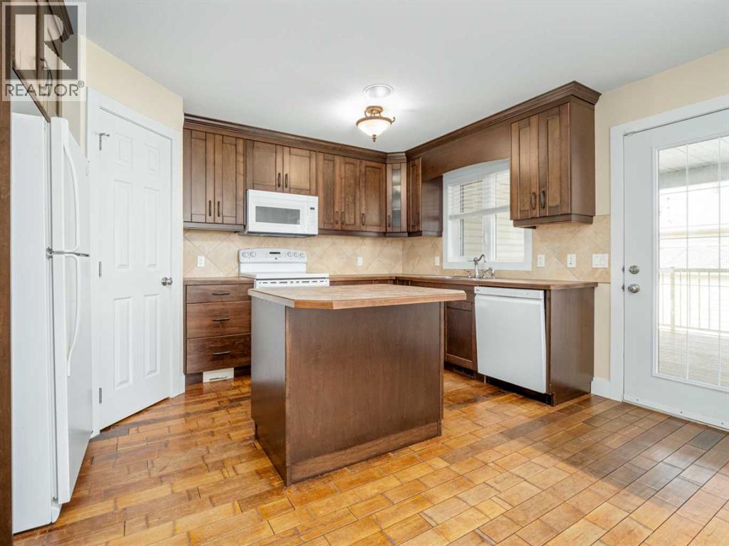 132 14 Street N Property Photo 13