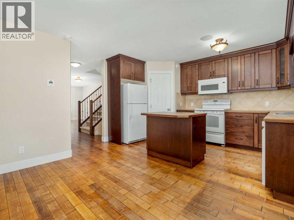 132 14 Street N Property Photo 16
