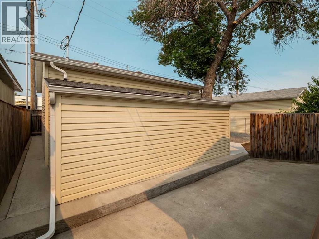 132 14 Street N Property Photo 40