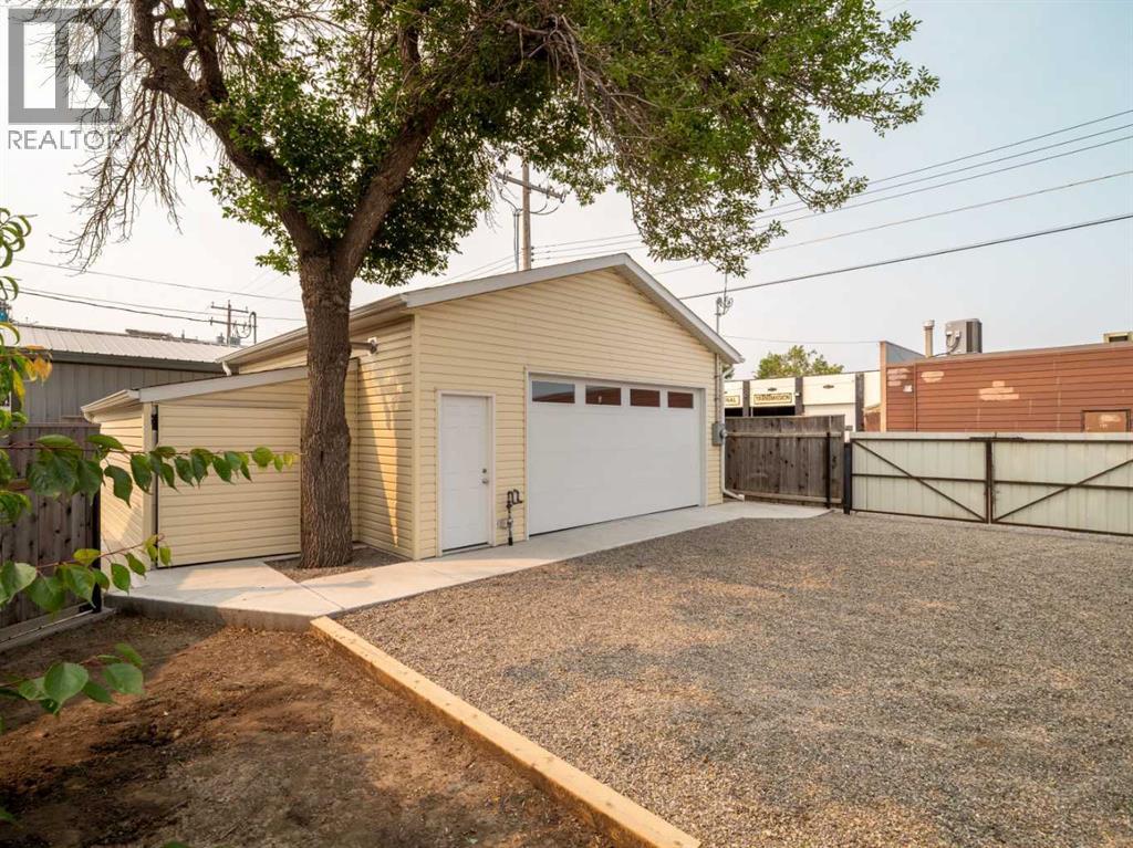 132 14 Street N Property Photo 43
