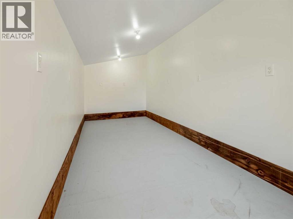 132 14 Street N Property Photo 46