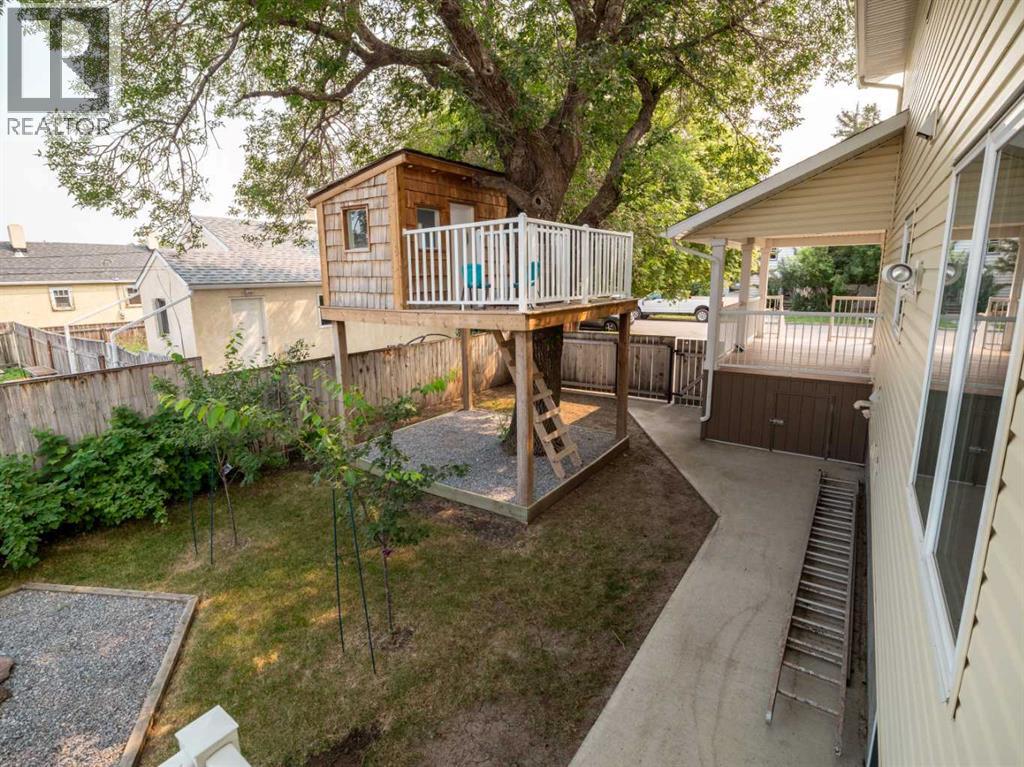 132 14 Street N Property Photo 48