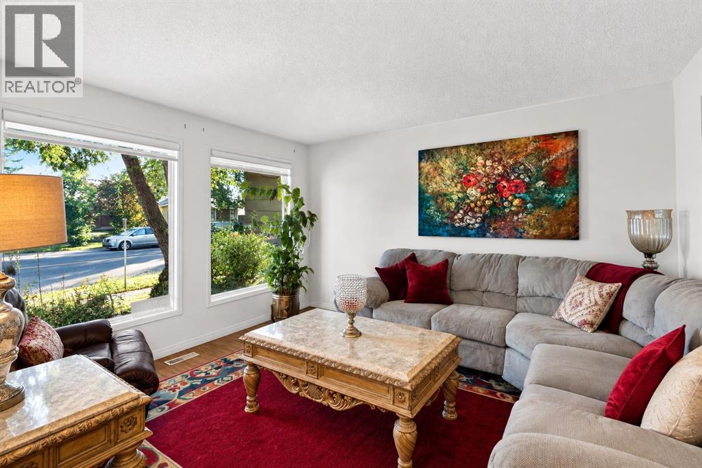 4726 44 Avenue Ne Property Photo 2