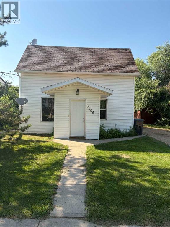 5206 49 Street Property Photo 1