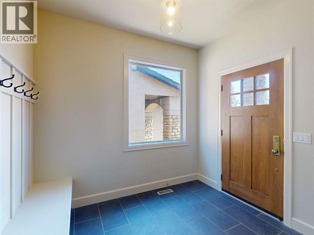 54 Royal Ridge Mount Nw Property Photo 4