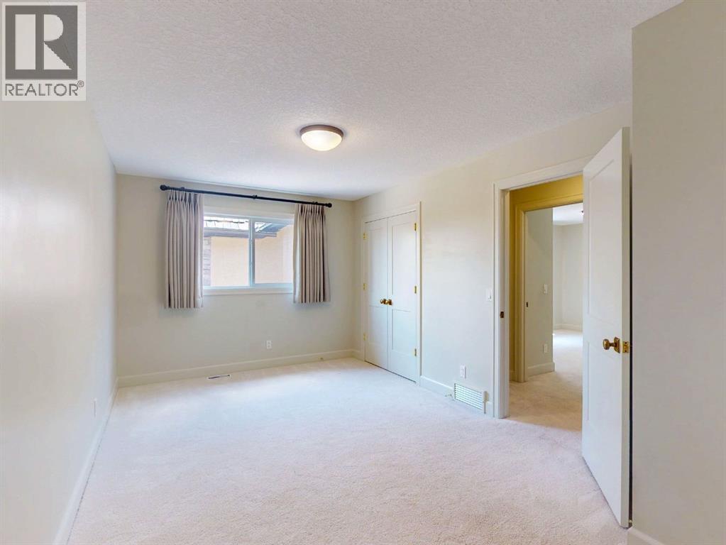 54 Royal Ridge Mount Nw Property Photo 22