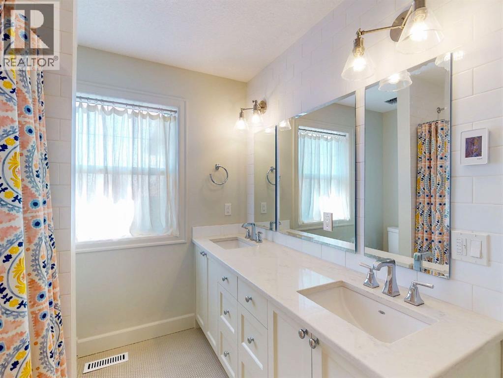 54 Royal Ridge Mount Nw Property Photo 25
