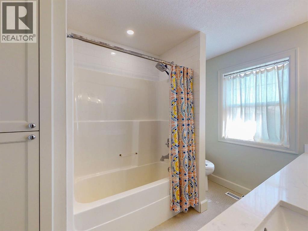 54 Royal Ridge Mount Nw Property Photo 26