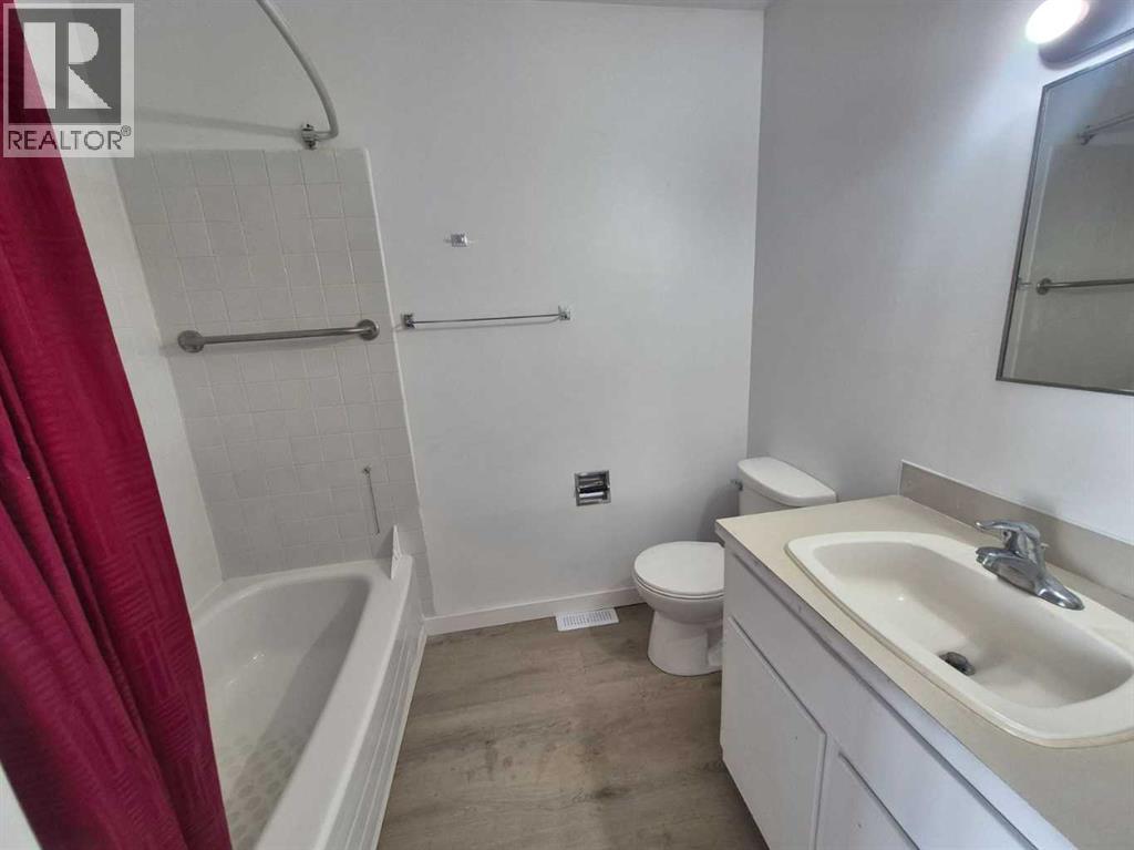 4848 49 Avenue Property Photo 2