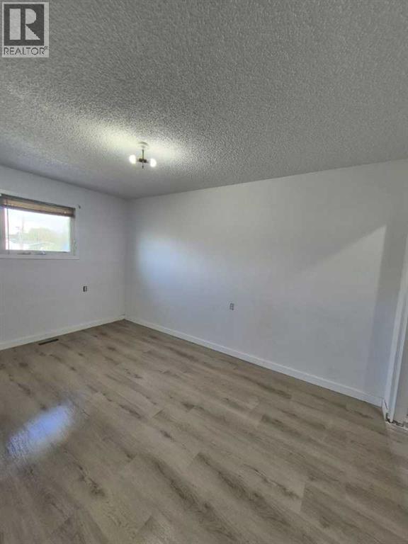 4848 49 Avenue Property Photo 4