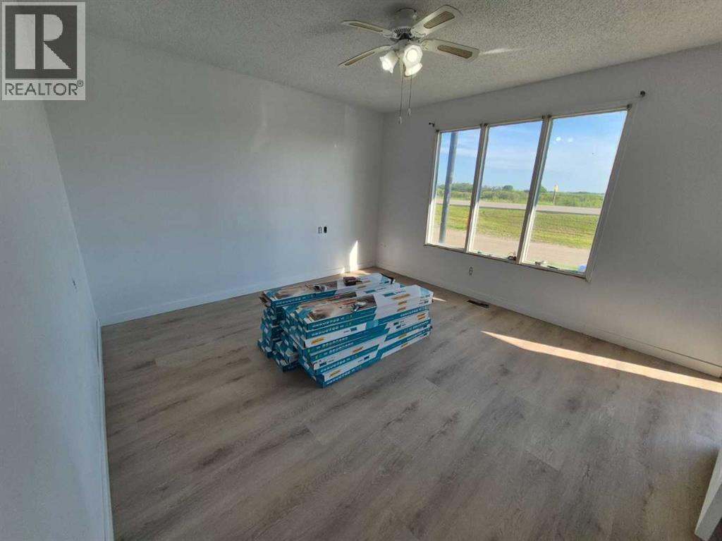 4848 49 Avenue Property Photo 5
