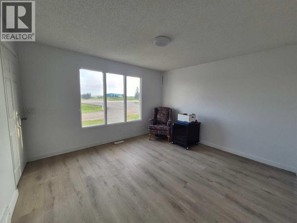 4848 49 Avenue Property Photo 7