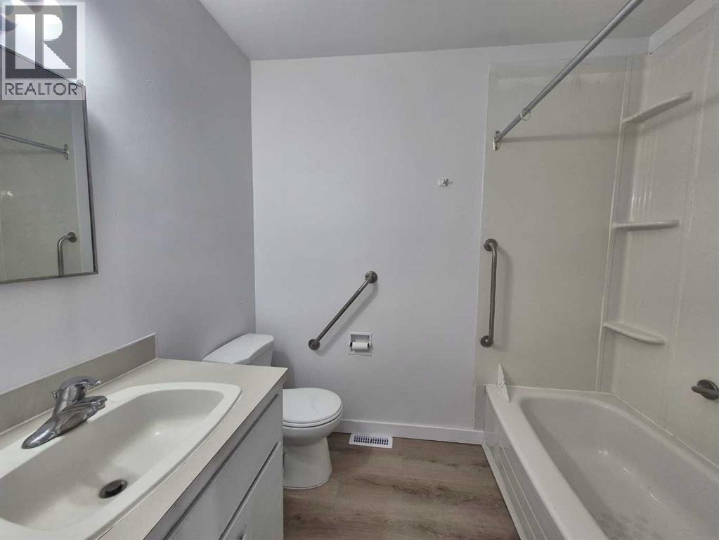 4848 49 Avenue Property Photo 8