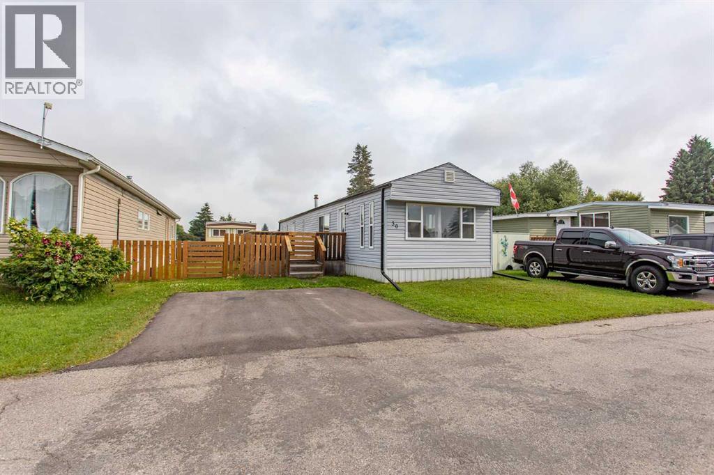 5344 76 Street Property Photo 1