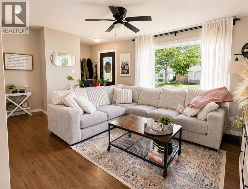 124 4 Avenue Property Photo 1