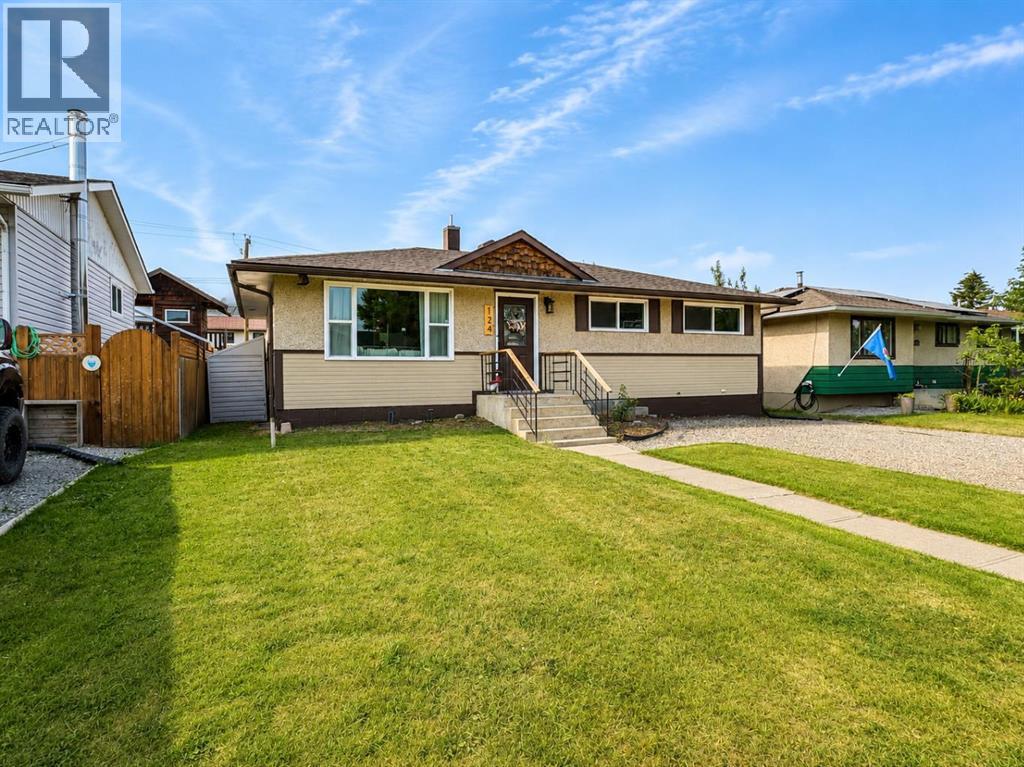 124 4 Avenue Property Photo 2