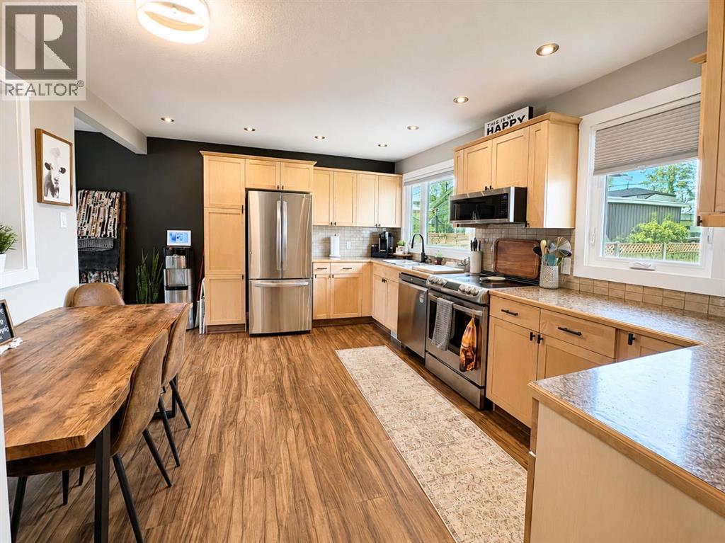 124 4 Avenue Property Photo 6