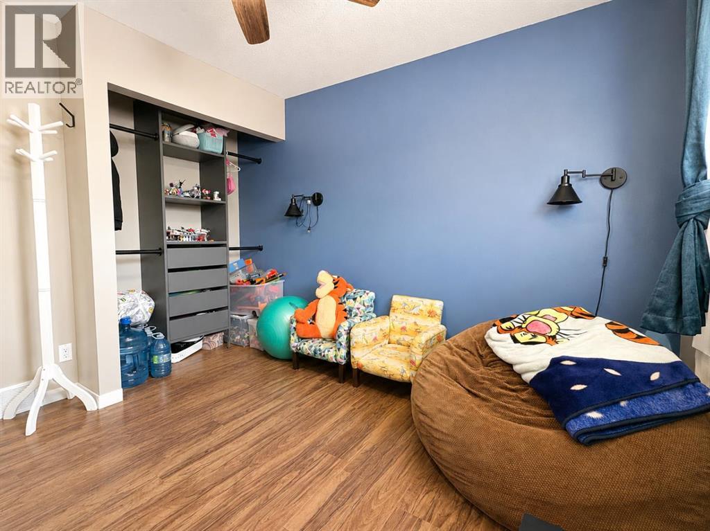 124 4 Avenue Property Photo 8