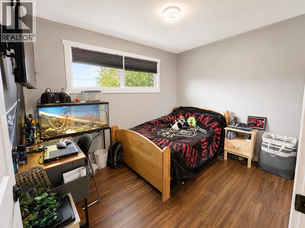124 4 Avenue Property Photo 10