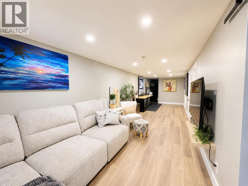 124 4 Avenue Property Photo 16