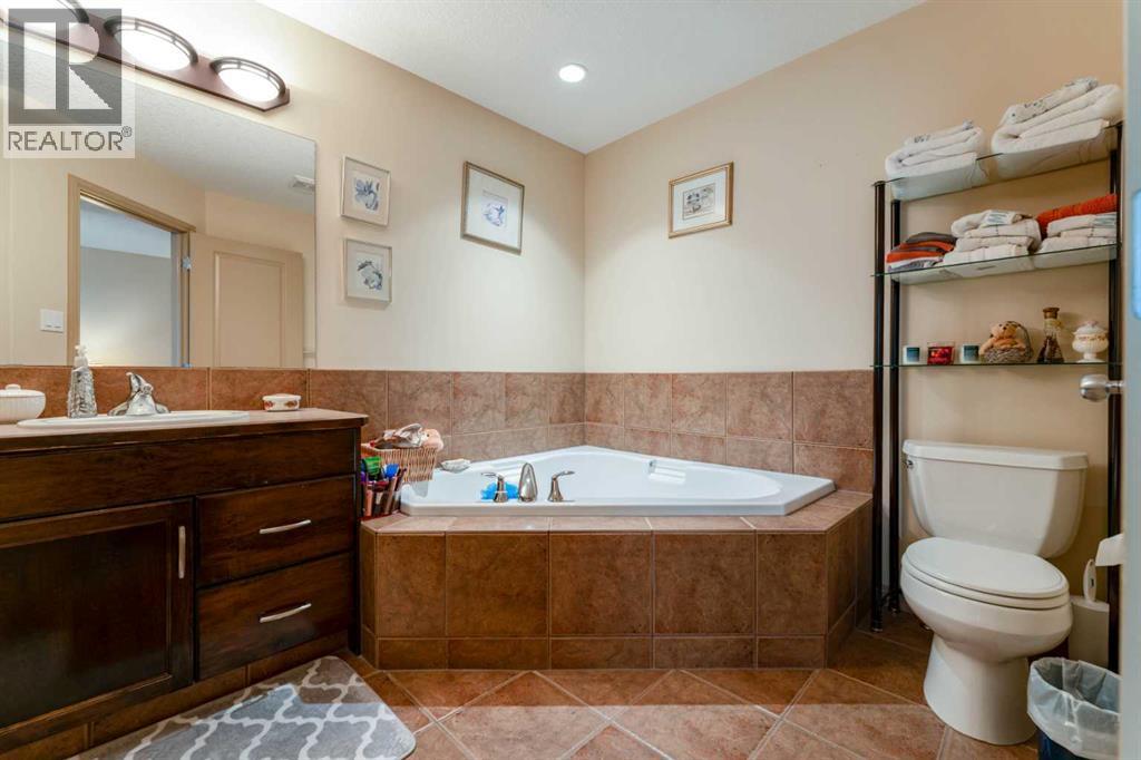 414 Gateway Crescent S Property Photo 17