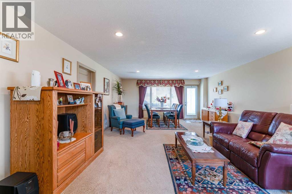 414 Gateway Crescent S Property Photo 24