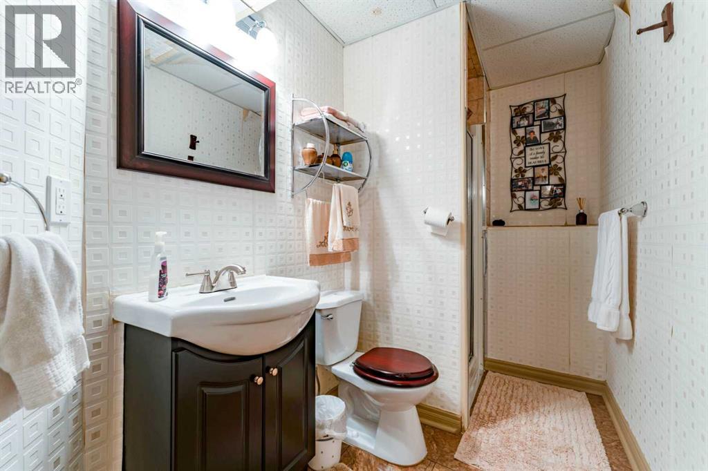 414 Gateway Crescent S Property Photo 30