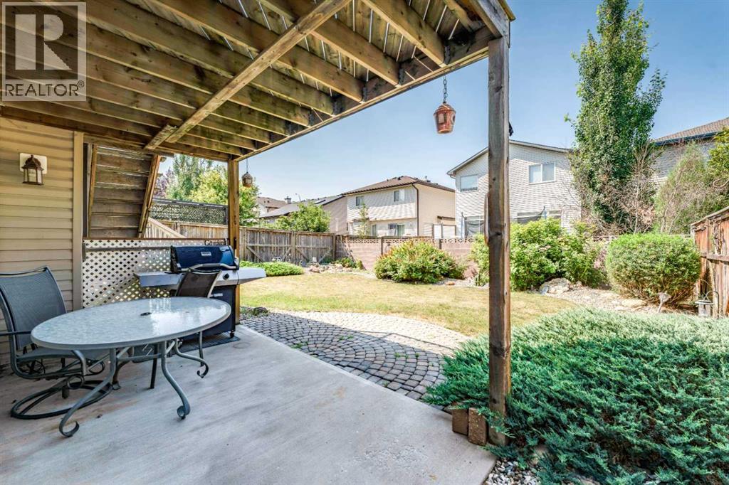 414 Gateway Crescent S Property Photo 36
