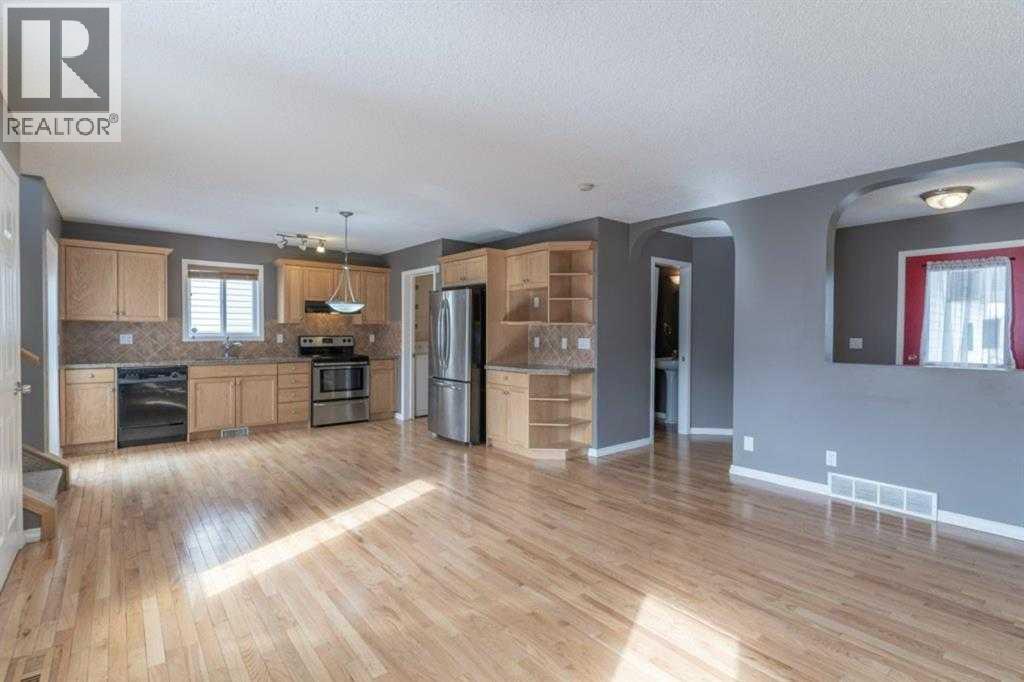 57 Royal Birch Crescent Nw Property Photo 5