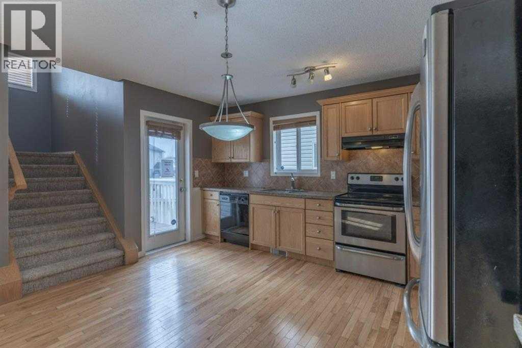 57 Royal Birch Crescent Nw Property Photo 6
