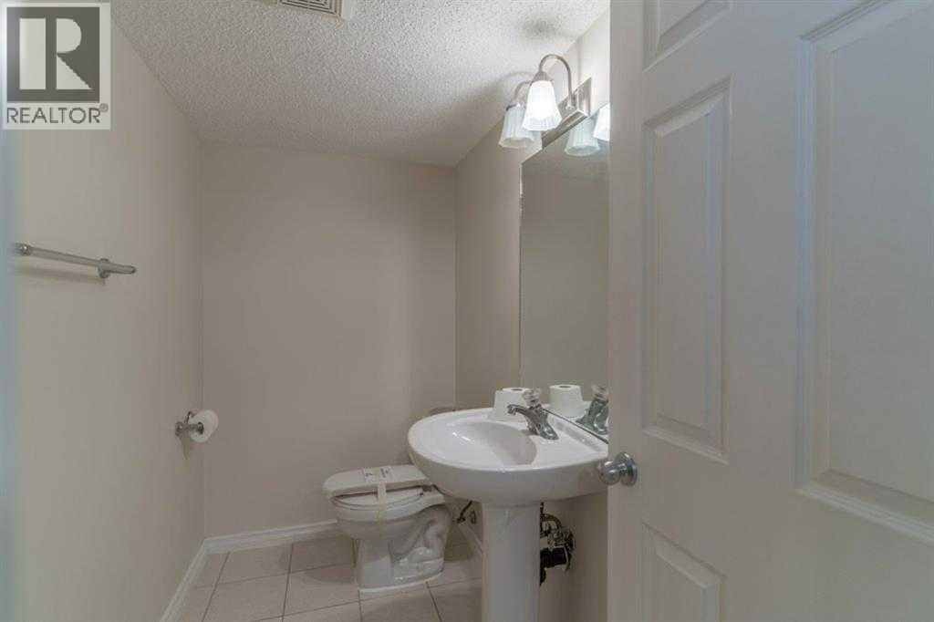 57 Royal Birch Crescent Nw Property Photo 11