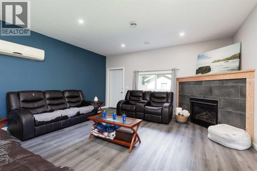 116 S 1 Street W Property Photo 1