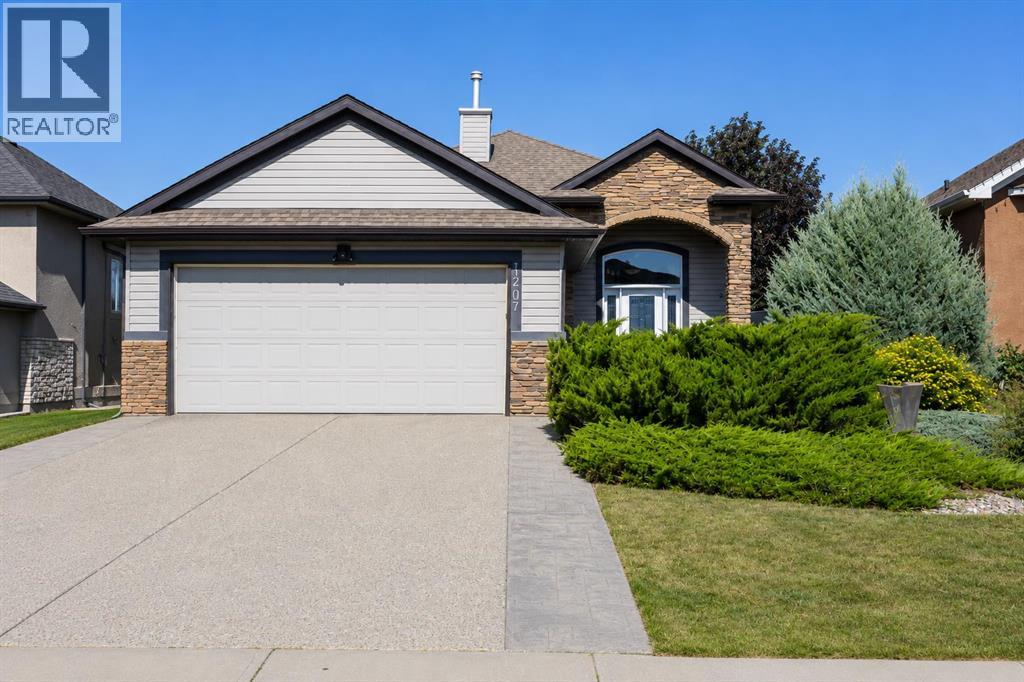 1207 Westmount Drive Property Photo 1