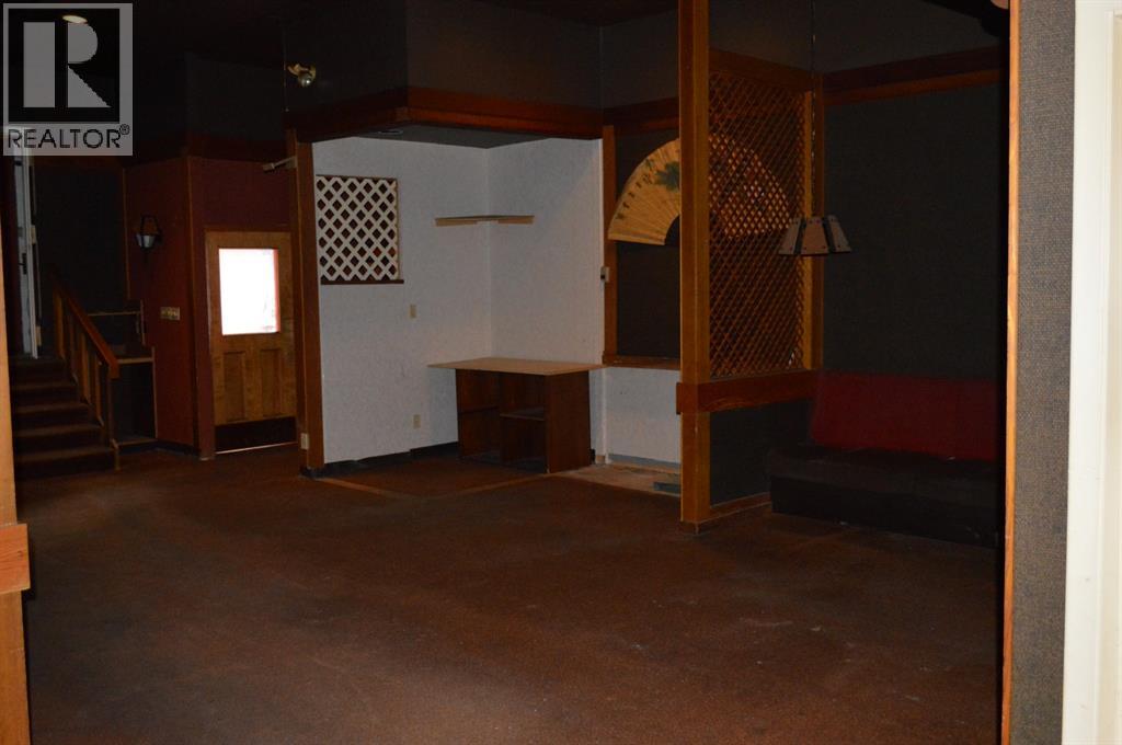 4939 50 Street Property Photo 6