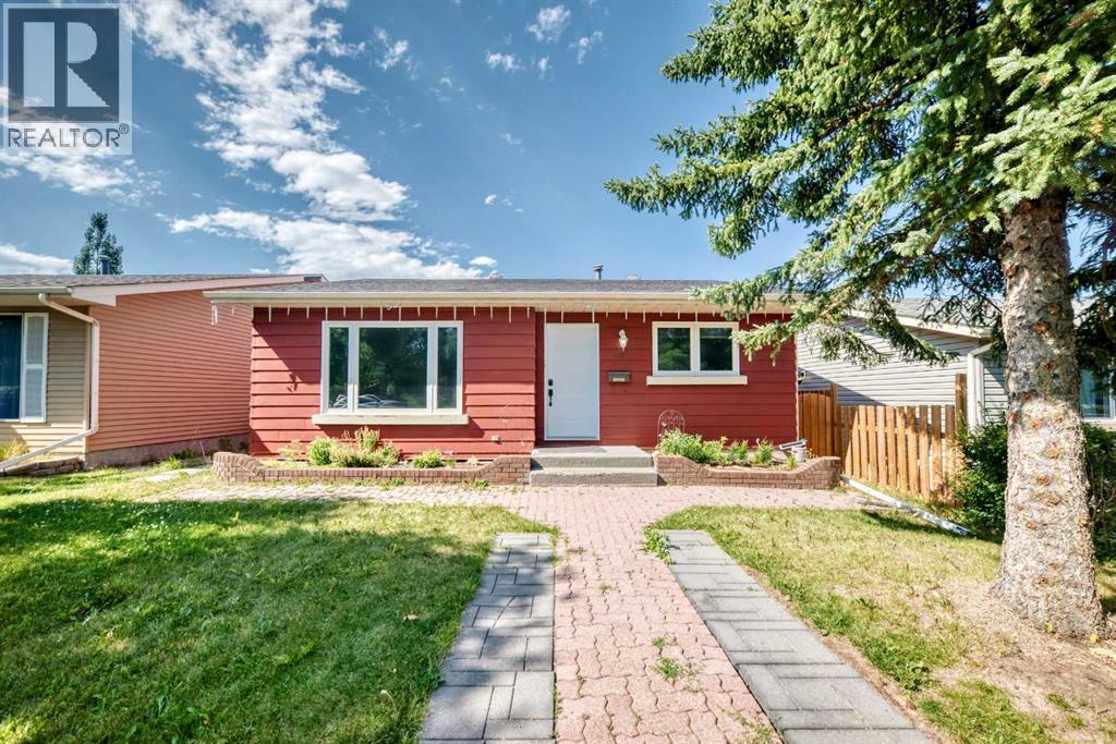 32 Macewan Park Link Nw Property Photo 2