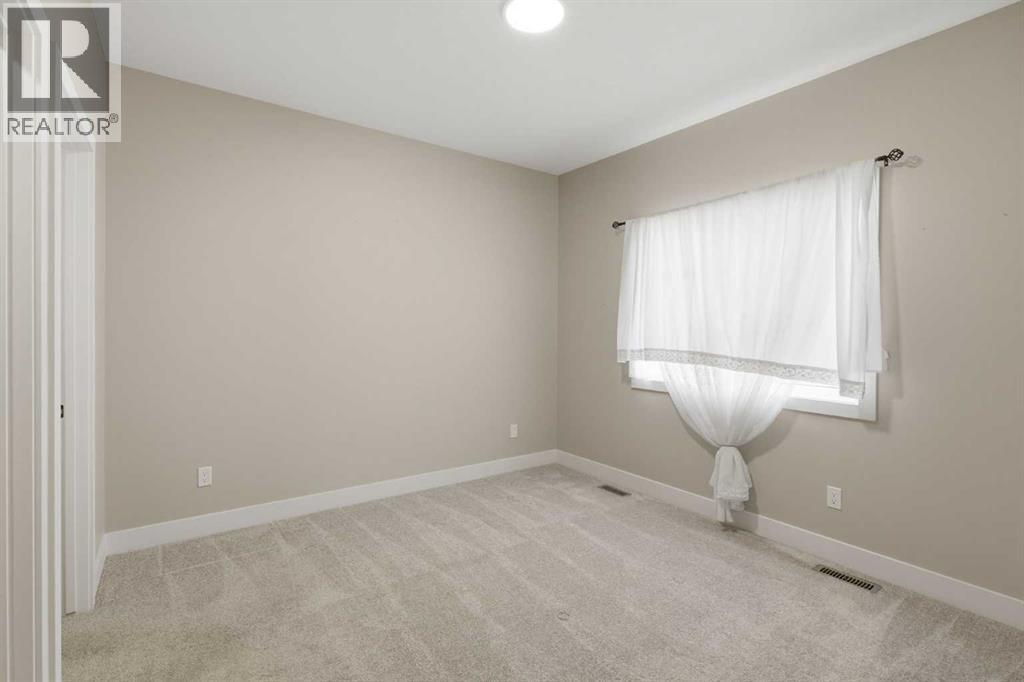 11 Ian Way Property Photo 18