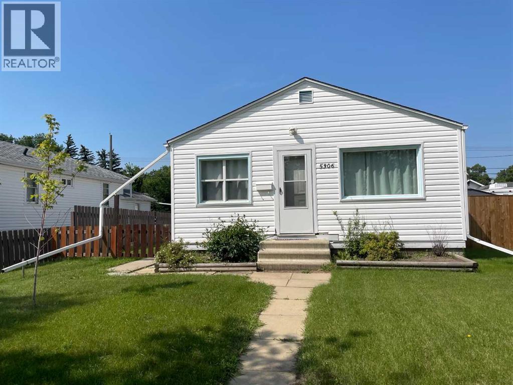 5306 50 Street Property Photo 1