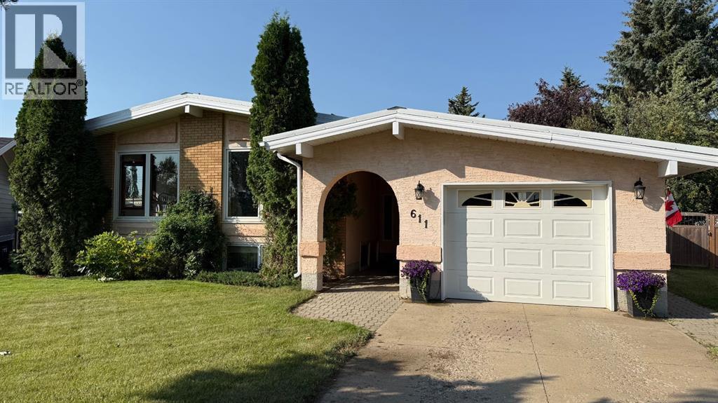 611 6 Avenue W Property Photo 1