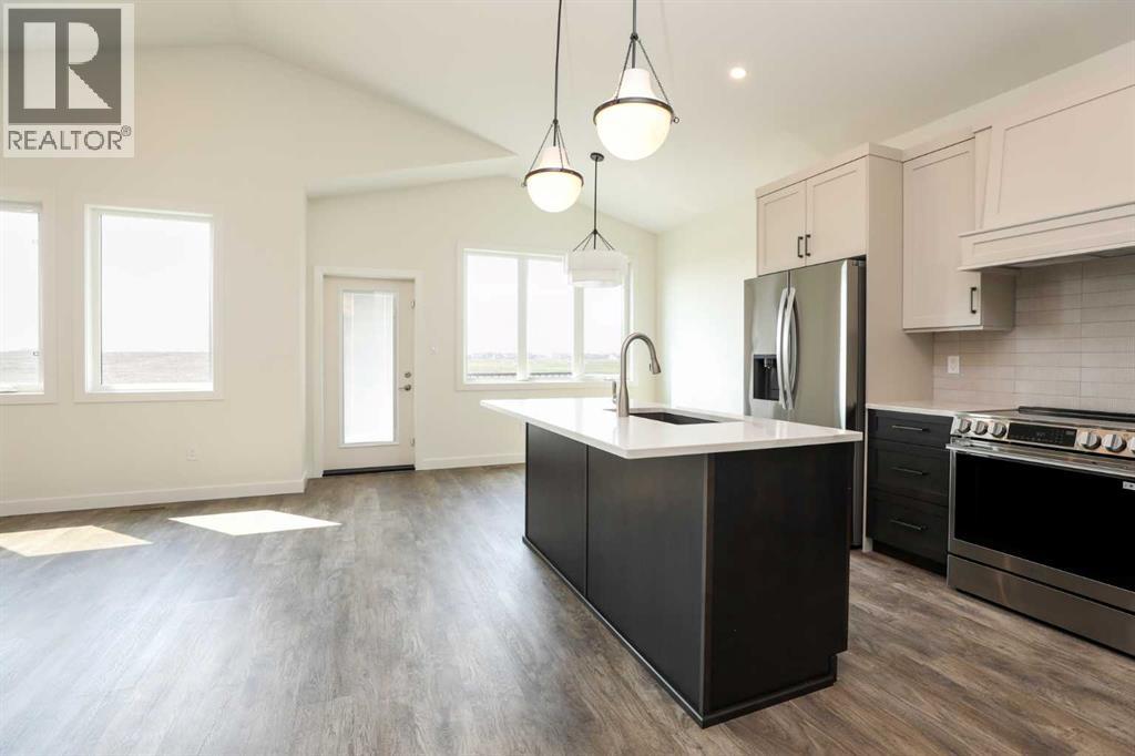 562 Malahat Green W Property Photo 4