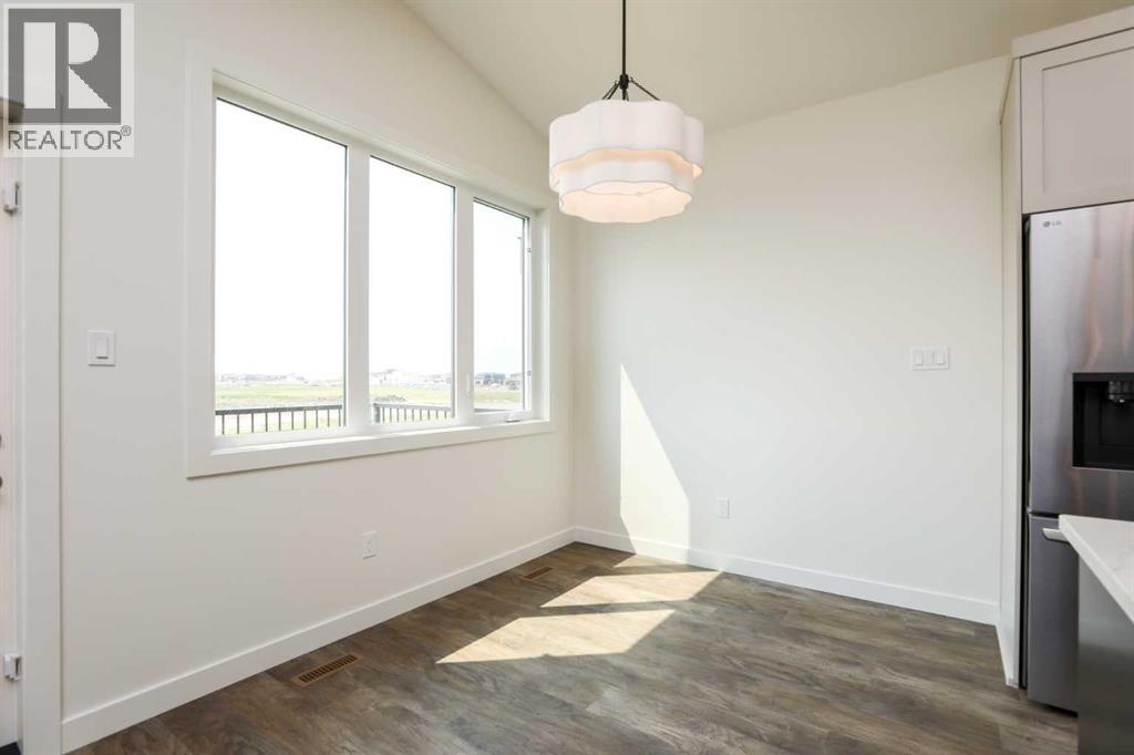 562 Malahat Green W Property Photo 10