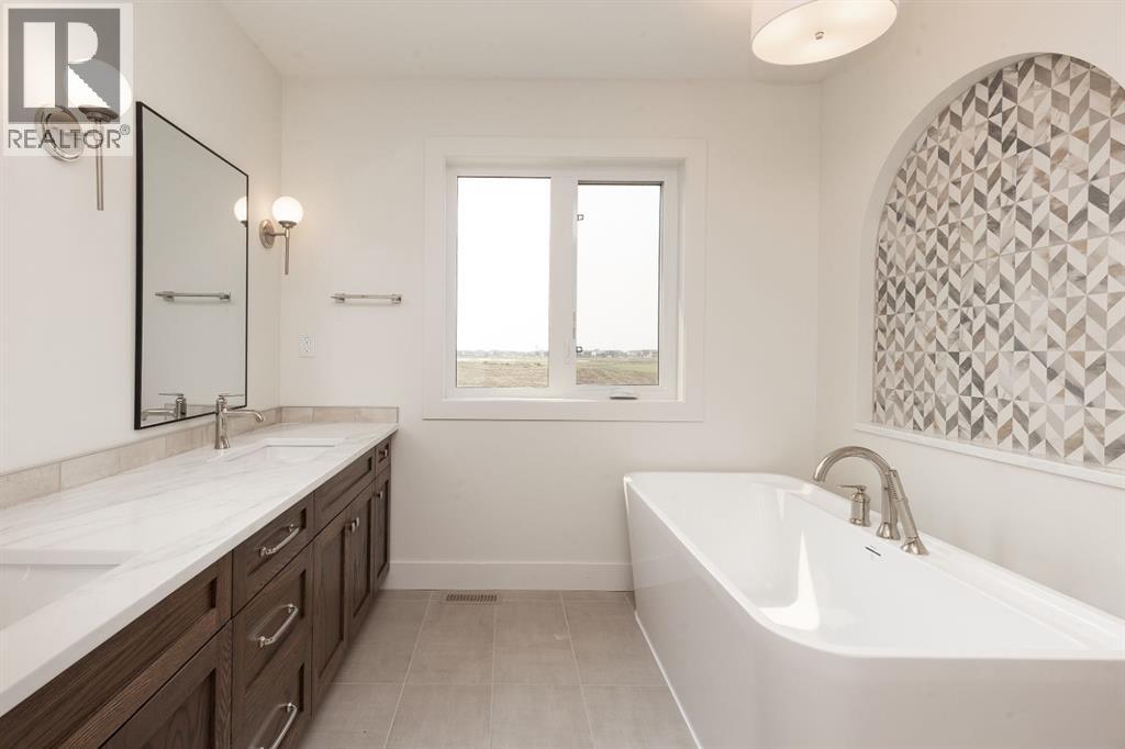 558 Malahat Green W Property Photo 18