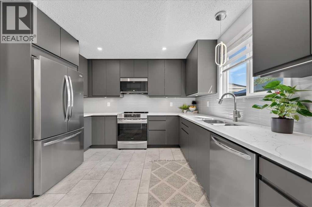 39 Midridge Gardens SE Property Photo 1