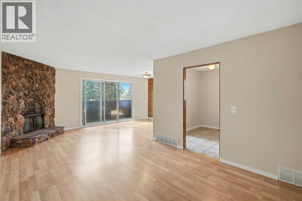 2706 46 Street Se Property Photo 2
