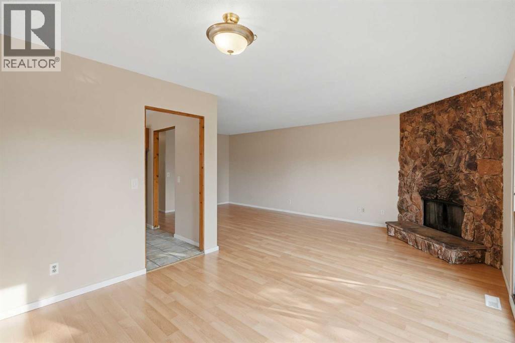 2706 46 Street Se Property Photo 3